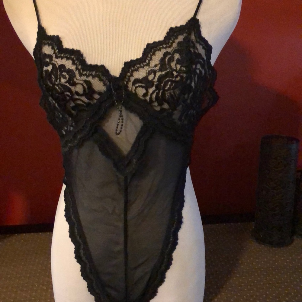 Black lace body Shaper by Fredericks 🖤🖤